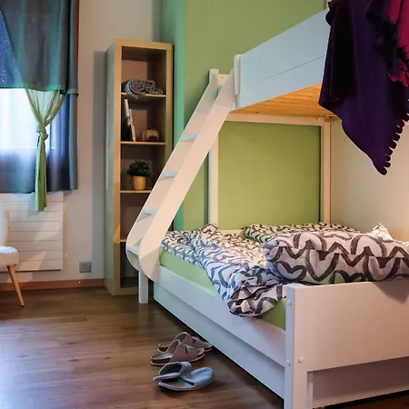 Backpacker Le Petit Baroudeur אכסניה Champéry